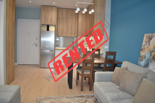 Apartament 1+1 me qira ne rrugen Artan Lenja ne Tirane
Ndodhet ne katin e 8-te te nje kompleksi te 